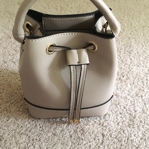 Forever 21 F21 Handbag purse crossbody bucket bag
